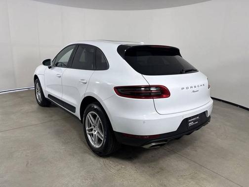 Carrara White Metallic 2018 Porsche Macan