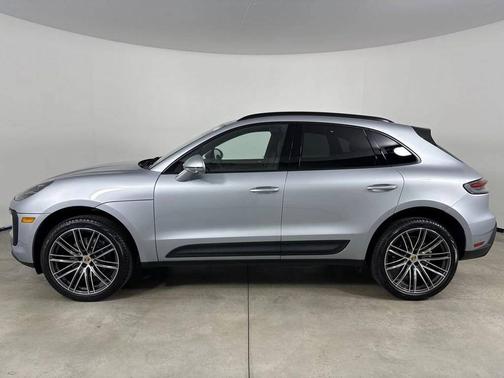 Dolomite Silver Metallic 2026 Porsche Macan