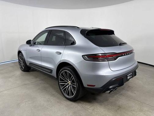 Dolomite Silver Metallic 2026 Porsche Macan