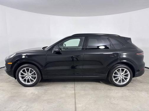 Chromitblack Metallic 2023 Porsche Cayenne