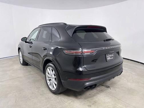 Chromitblack Metallic 2023 Porsche Cayenne