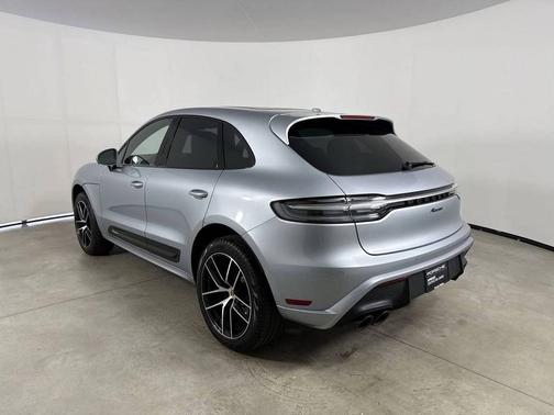 Dolomite Silver Metallic 2024 Porsche Macan