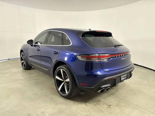 Gentian Blue Metallic 2024 Porsche Macan