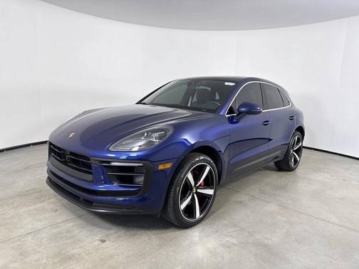 Gentian Blue Metallic 2024 Porsche Macan
