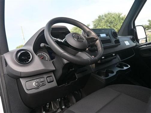 2025 Mercedes-Benz Sprinter 2500 Standard Roof