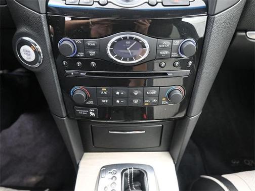 2017 INFINITI QX70 Base