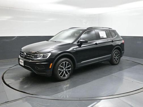 Deep Black Pearl Effect 2021 Volkswagen Tiguan 2.0T SE