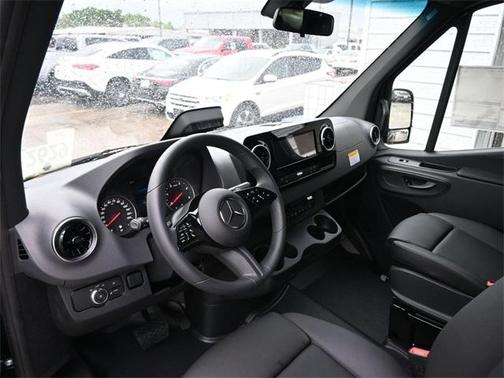 2025 Mercedes-Benz Sprinter 2500 144 WB Standard Roof Passenger
