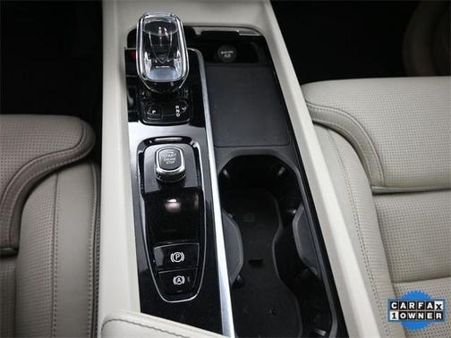 2022 Volvo XC60 B6 Inscription