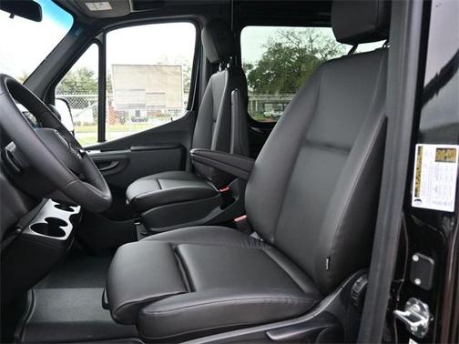 2025 Mercedes-Benz Sprinter 2500 144 WB Standard Roof Passenger