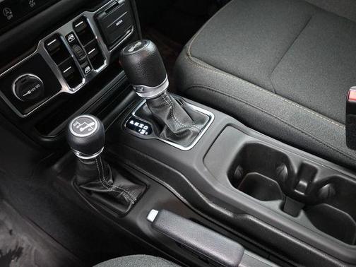 Anvil Clearcoat 2024 Jeep Wrangler Sahara