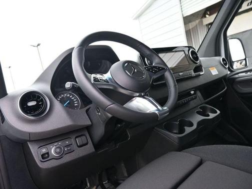 2024 Mercedes-Benz eSprinter 2500 170 WB High Roof Cargo