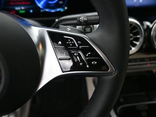 2024 Mercedes-Benz EQB 250 Base