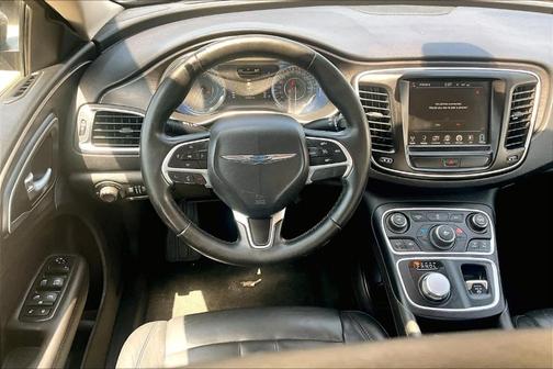 2017 Chrysler 200 Limited