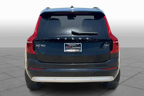 2022 Volvo XC90 T6 Momentum 7 Passenger