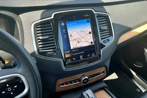2022 Volvo XC90 T6 Momentum 7 Passenger
