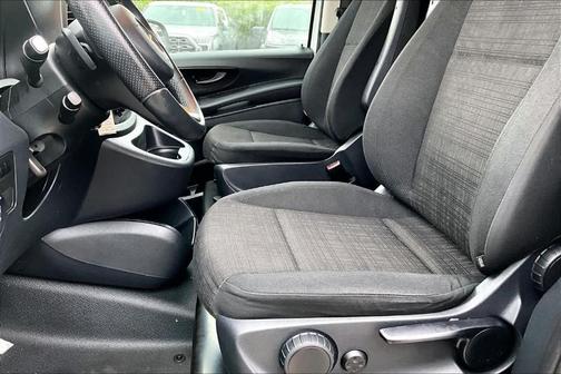 2016 Mercedes-Benz Metris Base