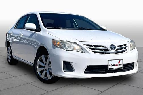 Super White 2013 Toyota Corolla L