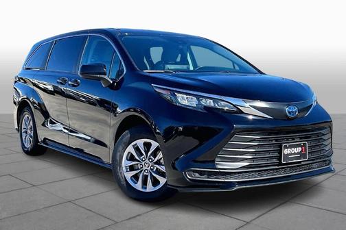 2024 Toyota Sienna LE