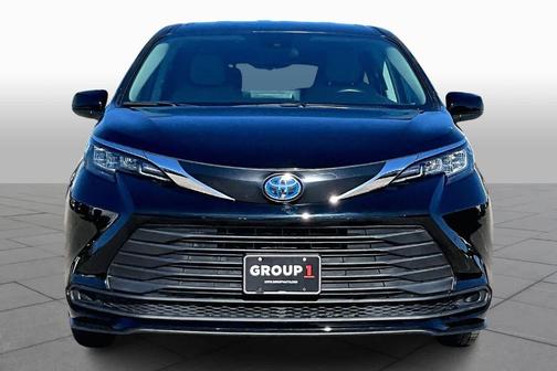 2024 Toyota Sienna LE