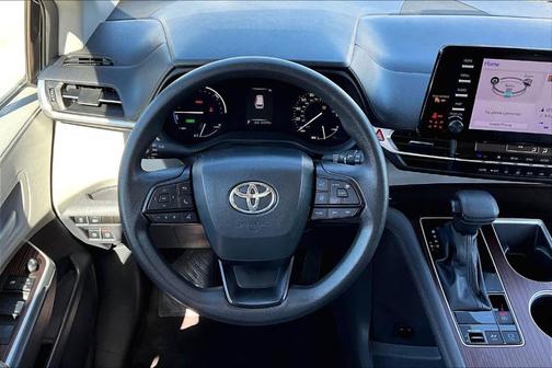 2024 Toyota Sienna LE