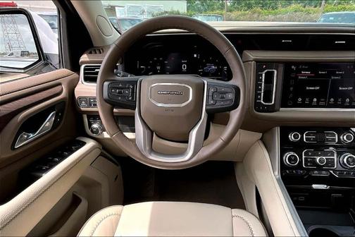 White Frost Tri-Coat 2023 GMC Yukon Denali