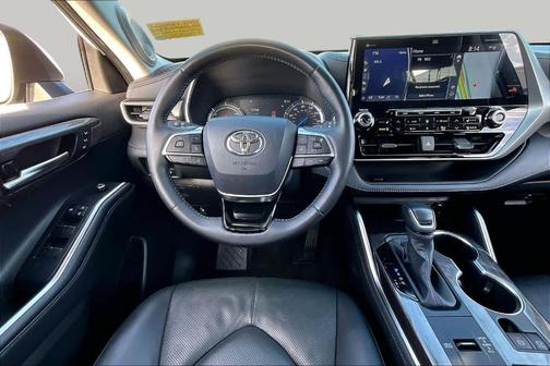 Blizzard Pearl 2020 Toyota Highlander Hybrid Platinum