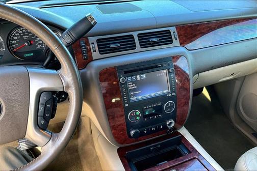 2014 Chevrolet Suburban 1500 LTZ