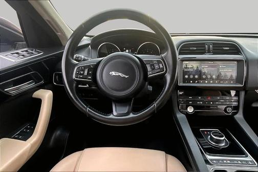 Yulong White 2020 Jaguar F-PACE 25t Premium