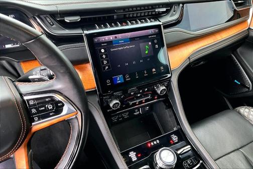 2022 Jeep Grand Cherokee Summit