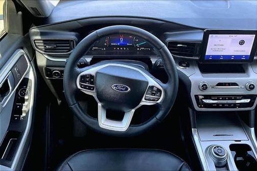 Star White 2023 Ford Explorer XLT