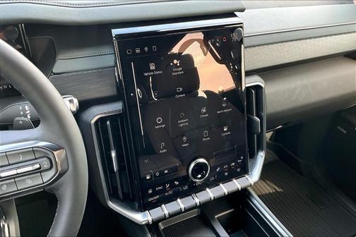 2025 GMC Acadia AT4