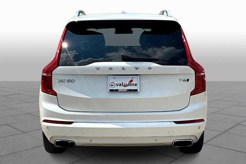 2017 Volvo XC90 T6 Momentum