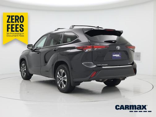 Black 2024 Toyota Highlander XLE