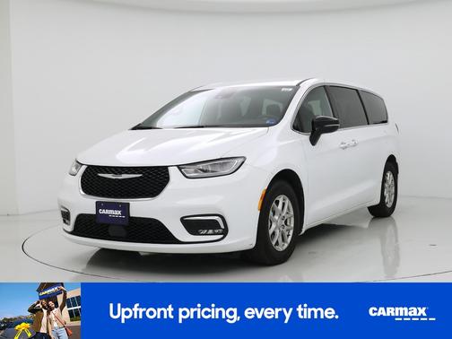 White 2025 Chrysler Pacifica Select
