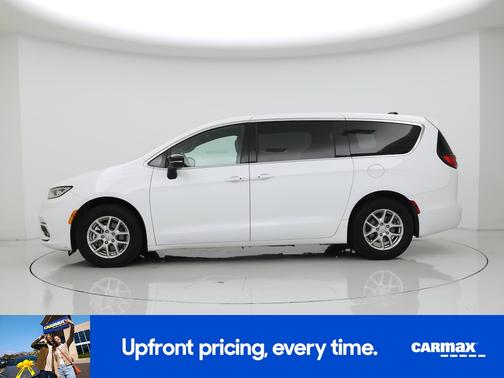 White 2025 Chrysler Pacifica Select
