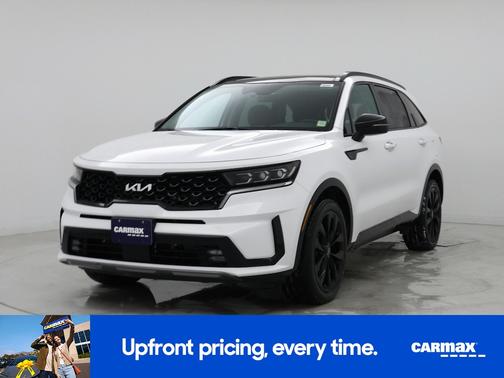 White 2023 Kia Sorento SX