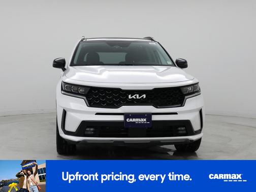 White 2023 Kia Sorento SX