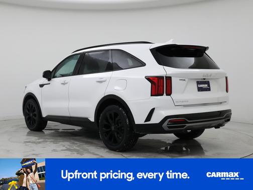 White 2023 Kia Sorento SX