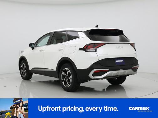 White 2023 Kia Sportage LX