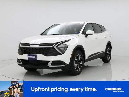 White 2023 Kia Sportage LX