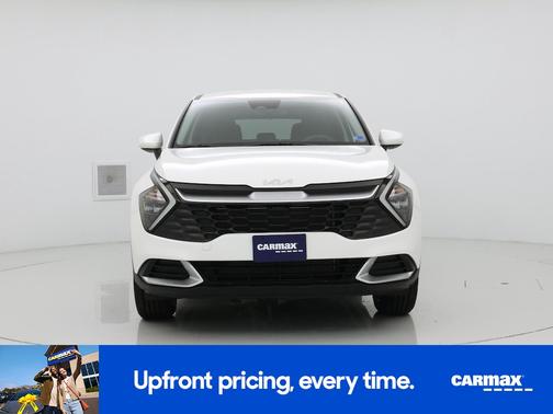 White 2023 Kia Sportage LX