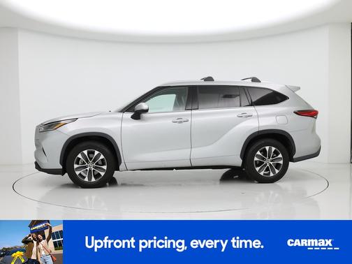 Gray 2021 Toyota Highlander XLE