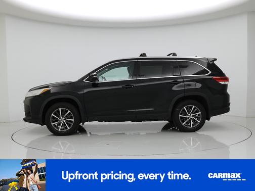 Black 2019 Toyota Highlander XLE
