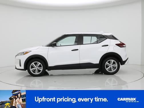 White 2022 Nissan Kicks S