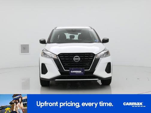 White 2022 Nissan Kicks S
