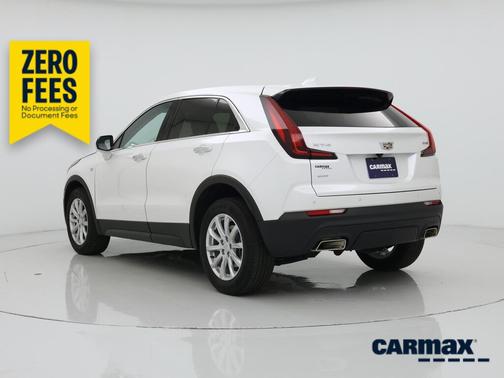 White 2022 Cadillac XT4 Luxury