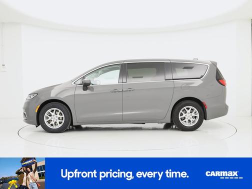 Gray 2023 Chrysler Pacifica Touring L