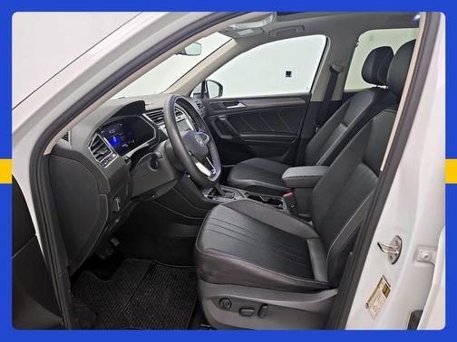 White 2023 Volkswagen Tiguan SE