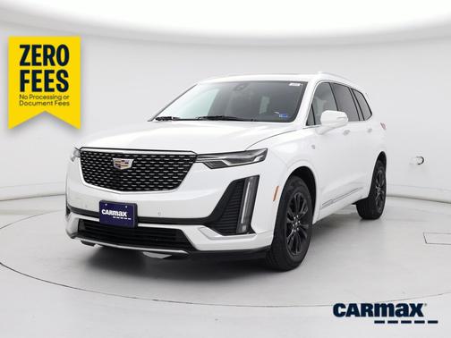 White 2023 Cadillac XT6 Luxury